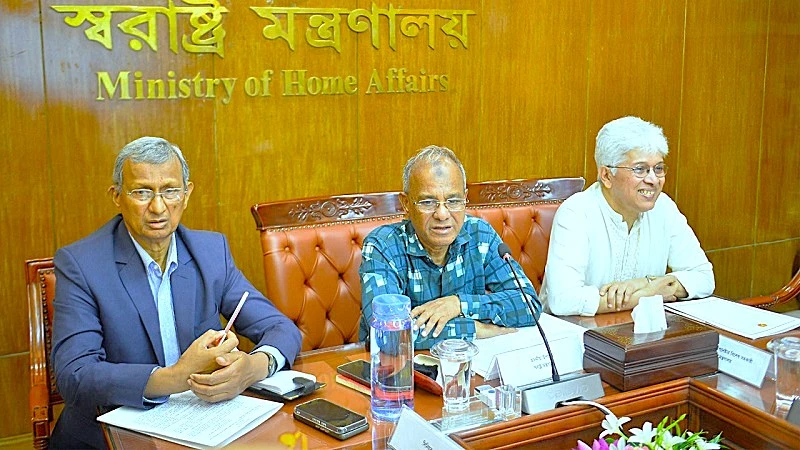 এবারও বিজয় দিবস প্যারেড হচ্ছে না : স্বরাষ্ট্র উপদেষ্টা